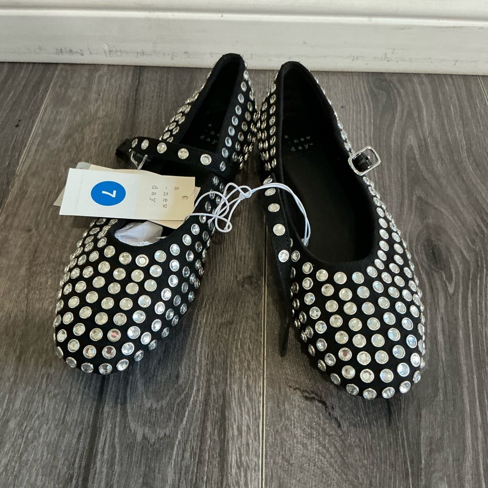 Women’s  Issa Rhinestone Ballet Flat. - Picture 8 of 16